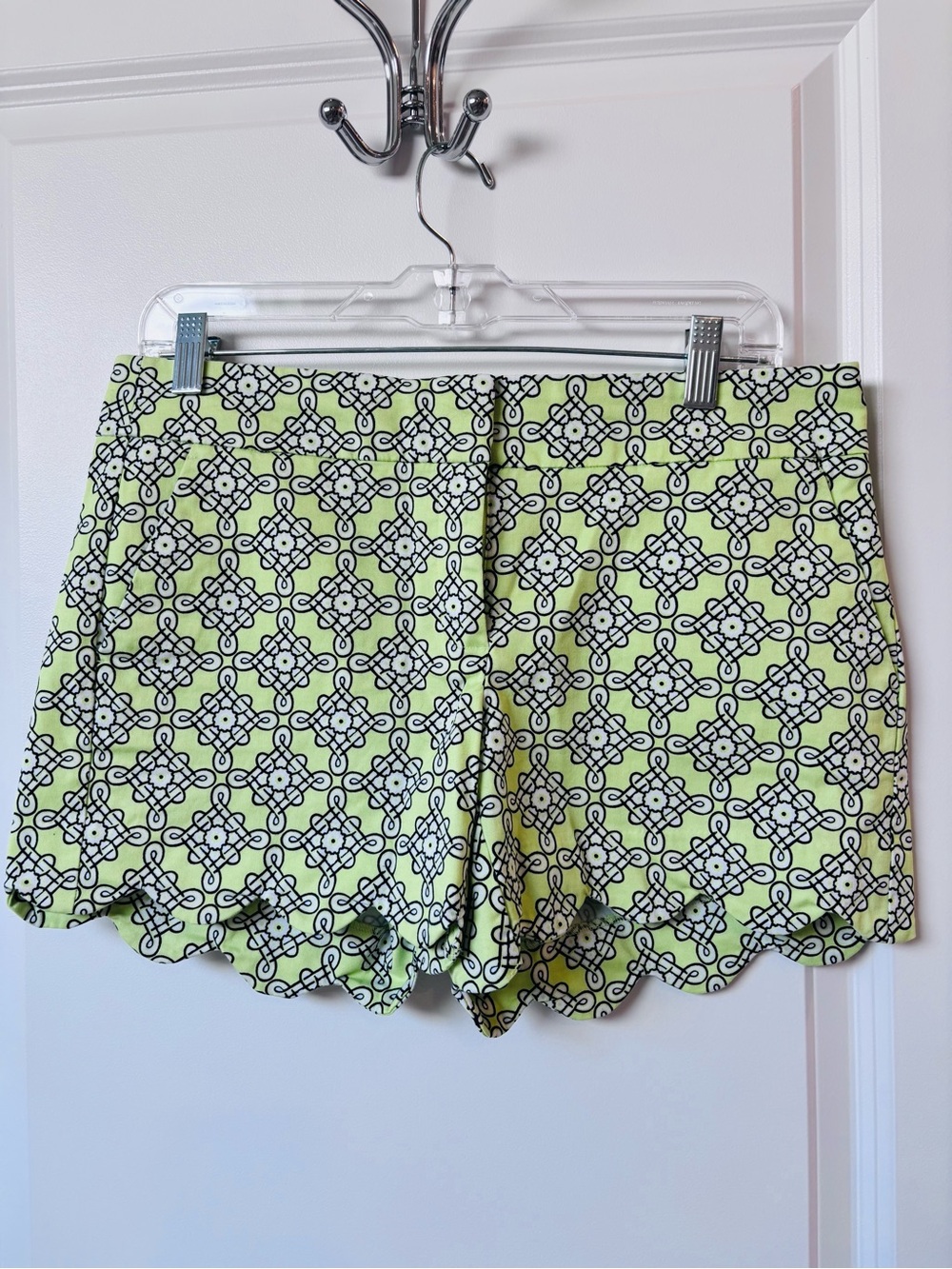 crown & ivy Lime Green Geometric Scallop-Hem Shorts